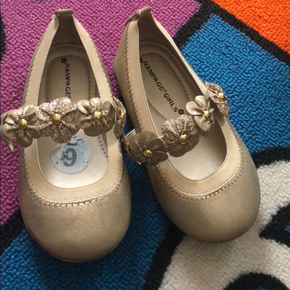 Gold shoes Toddler 6 - Picture 1 of 4